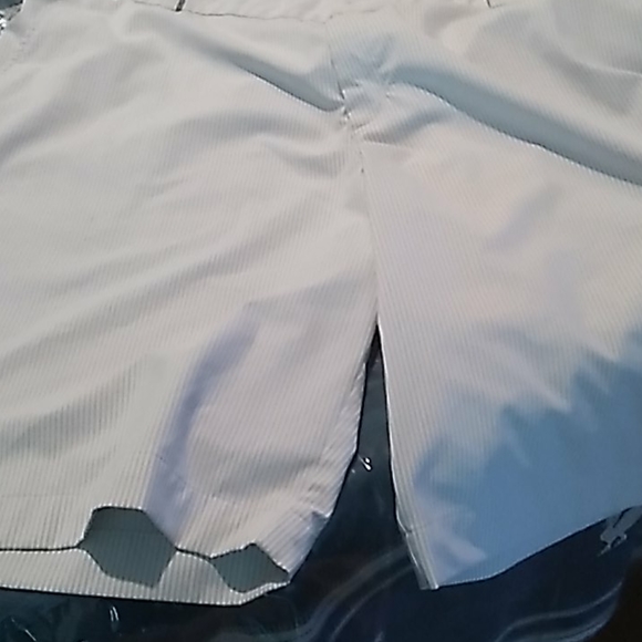 Men's Nike Golf shorts - Picture 2 of 2